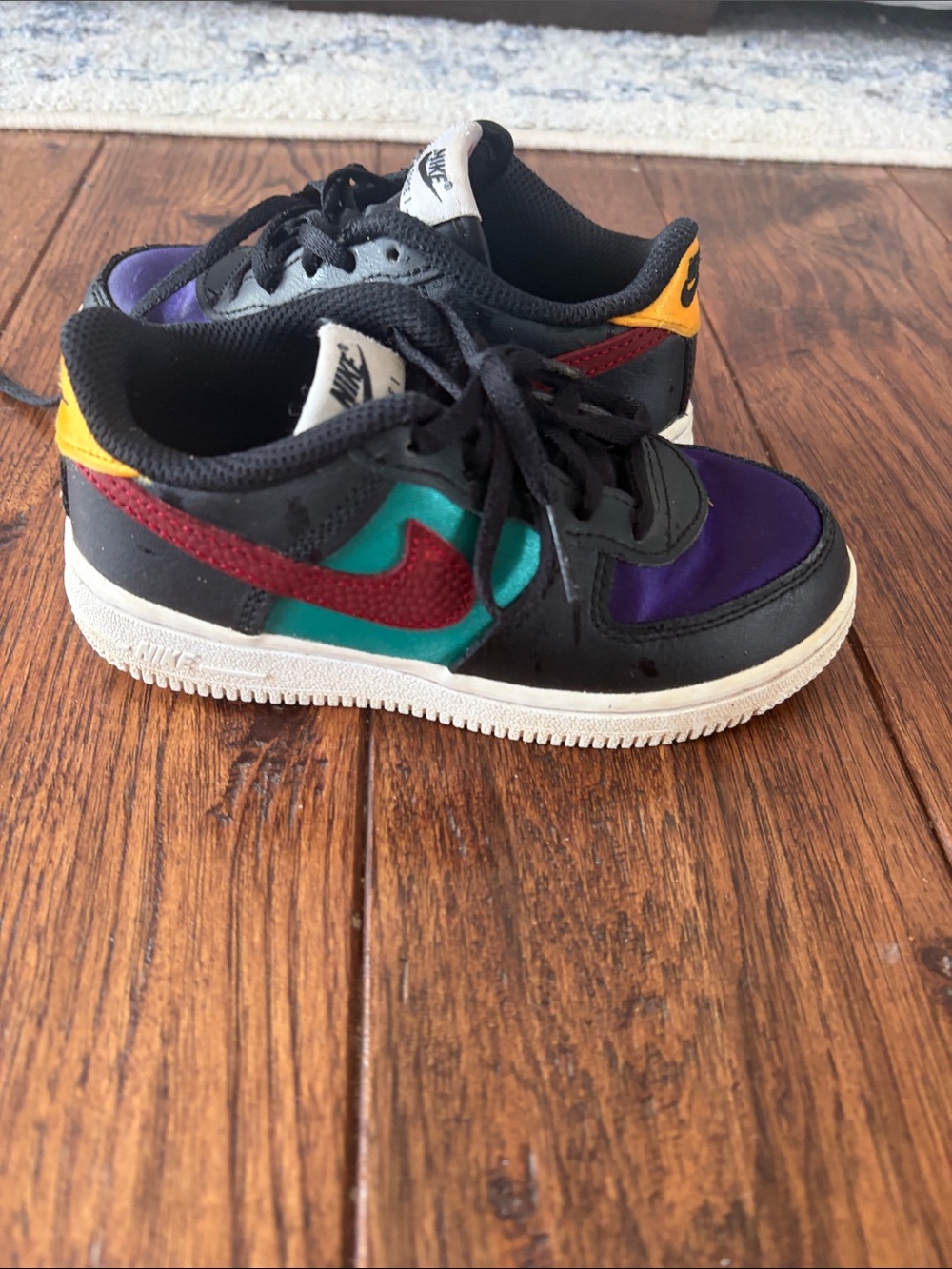 Nike Kids Black Multicolor Low-Top